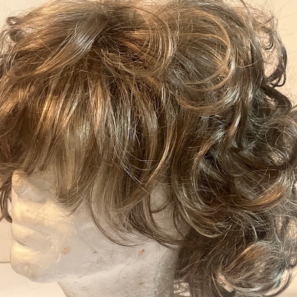 Designer Direct Swept Away Color 18/22 Wig Mid Length Average Size Curly - Picture 3 of 8